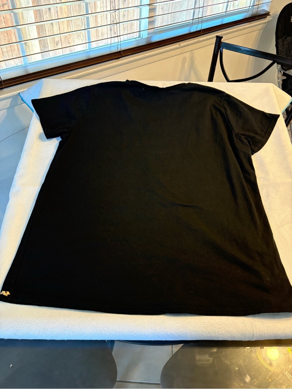 Black Short-Sleeve V-Neck Tee with Leopard Rose and Gold Trim - Picture 3 of 3